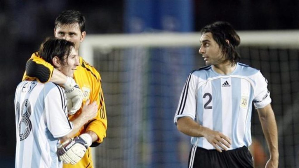 Alexander Diaz from Ferro Carril Oeste celebrates a goal during a 14  News Photo - Getty Images