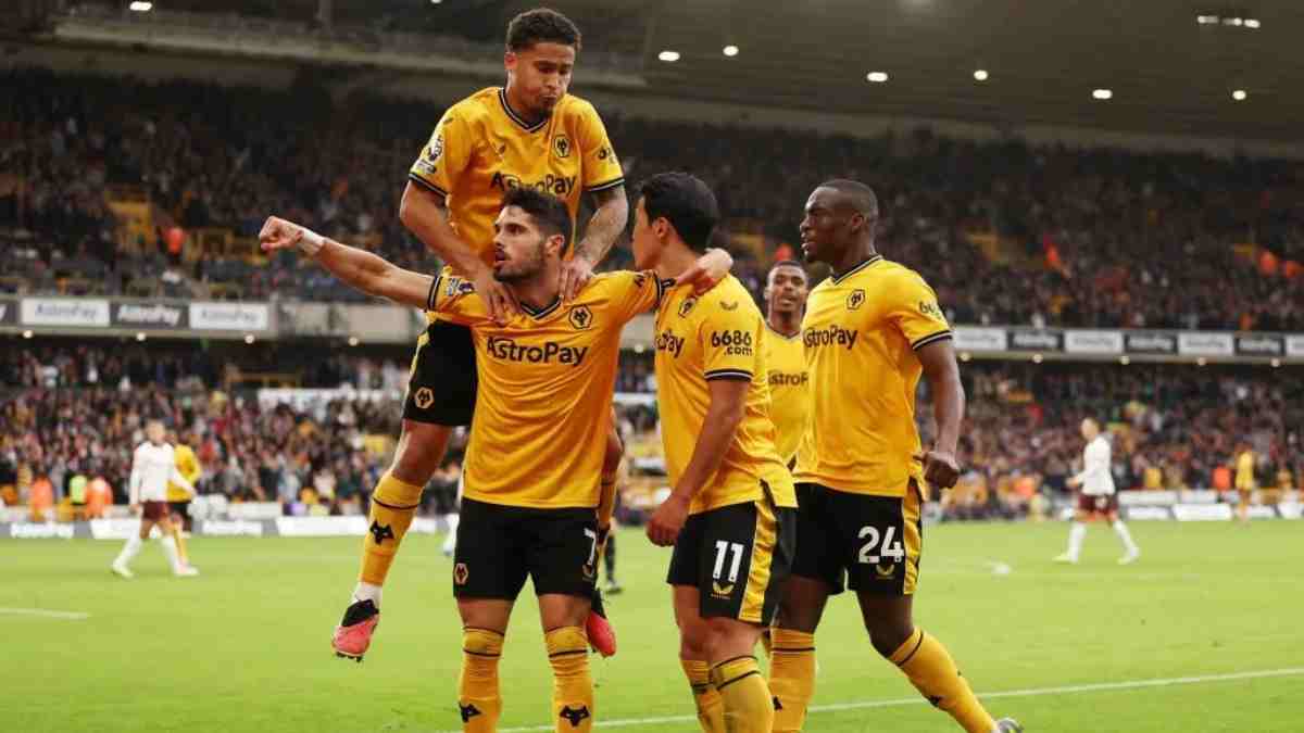 Wolves 2-1 Manchester City Guardiolas men perfect start ends at Molineux 