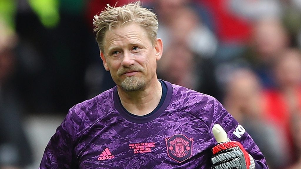 Schmeichel's Playing Style: Imposing, Athletic, and Spectacular