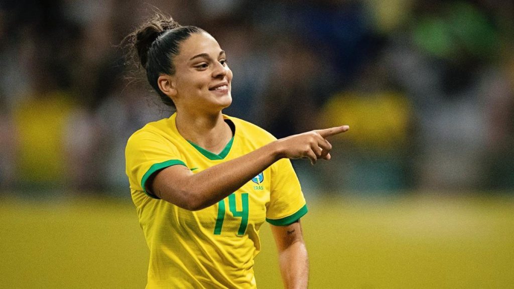 Everything to Know about Giovana Queiroz career